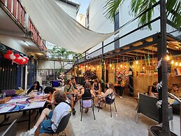 AREA81 HIDEOUT Hostel Khaosan