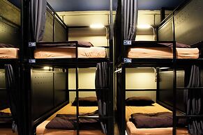 AREA81 HIDEOUT Hostel Khaosan