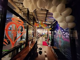 AREA81 HIDEOUT Hostel Khaosan