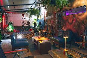AREA81 HIDEOUT Hostel Khaosan