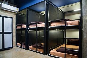 AREA81 HIDEOUT Hostel Khaosan