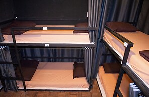 AREA81 HIDEOUT Hostel Khaosan