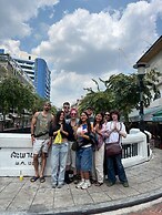 AREA81 HIDEOUT Hostel Khaosan