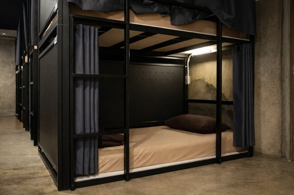 AREA81 HIDEOUT Hostel Khaosan