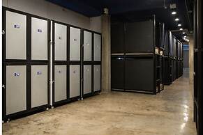 AREA81 HIDEOUT Hostel Khaosan