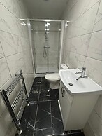 Luxe Spacious 5-bed House in Liverpool