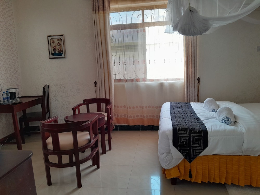 KIBO PEAK PALACE HOTEL