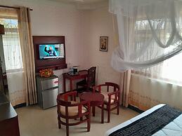 KIBO PEAK PALACE HOTEL