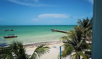 El Faro Beach Front by ÓOL Hotels