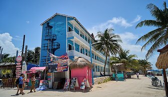 El Faro Beach Front by ÓOL Hotels