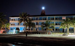 El Faro Beach Front by ÓOL Hotels