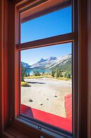 The Lodge at Bow Lake
