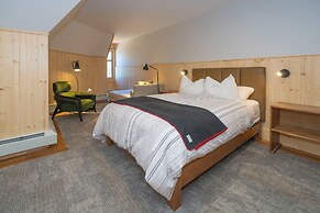 The Lodge at Bow Lake