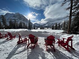 The Lodge at Bow Lake