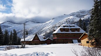 The Lodge at Bow Lake