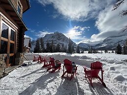 The Lodge at Bow Lake