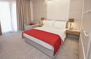 Hotel Atina by ENTOPYA