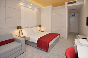 Hotel Atina by ENTOPYA