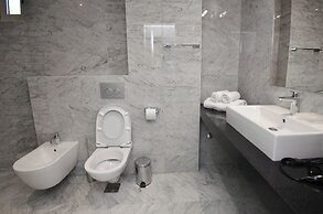 Hotel Atina by ENTOPYA