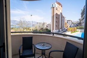 Hotel Atina by ENTOPYA
