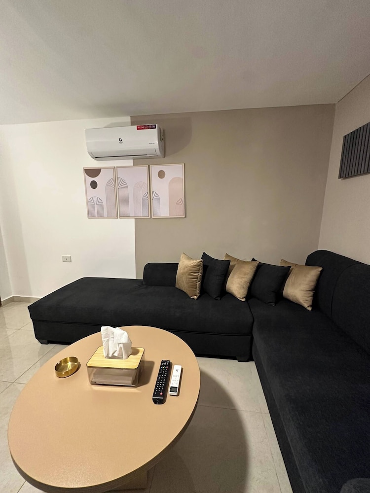 Stylish Luxe Apartment Fr 0005