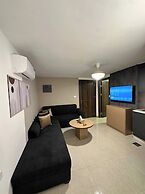 Stylish Luxe Apartment Fr 0005