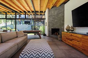Casa Retiro With Pool and Garden