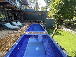 Casa Retiro With Pool and Garden