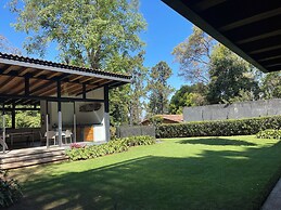 Casa Retiro With Pool and Garden