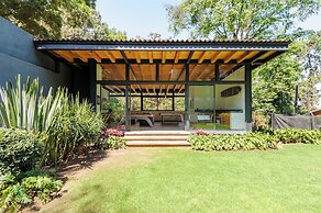Casa Retiro With Pool and Garden