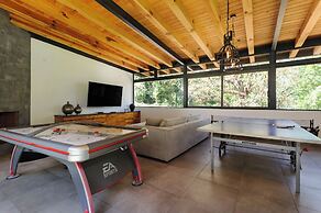 Casa Retiro With Pool and Garden