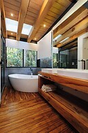 Casa Retiro With Pool and Garden