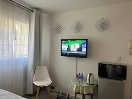 Charming Executive Studio, Solar Power, Wifi