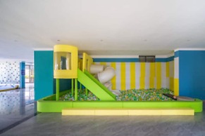 Alba Gardens 1Bed by YourHost