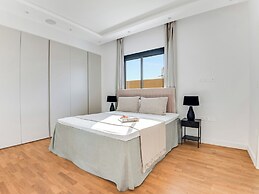 Sanders Crystal 2 Limassol