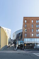 Fabulous 1BR Apt with Sauna & Views