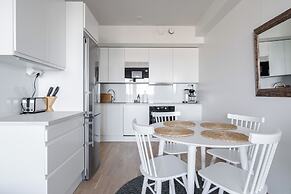 Fabulous 1BR Apt with Sauna & Views