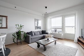 Fabulous 1BR Apt with Sauna & Views