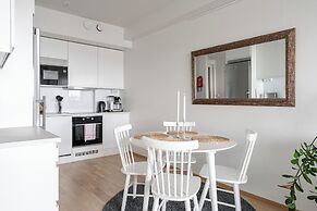 Fabulous 1BR Apt with Sauna & Views