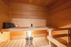 Fabulous 1BR Apt with Sauna & Views