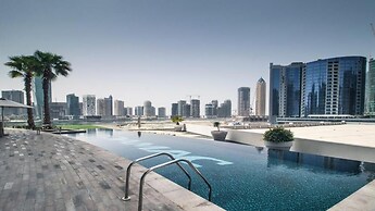Stunning Studio Dubai with Infinity Pool and Canal View