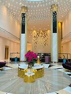 Stunning Studio Dubai with Infinity Pool and Canal View