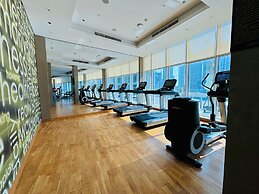 Stunning Studio Dubai with Infinity Pool and Canal View