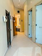 Stunning Studio Dubai with Infinity Pool and Canal View