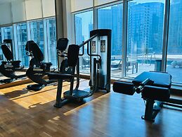 Stunning Studio Dubai with Infinity Pool and Canal View