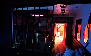 AKA LOVE ROOM