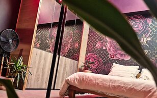 AKA LOVE ROOM