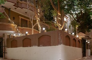 Pyramids Lodge