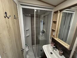 Craig Taravan Sleeps 4 With Private Decking
