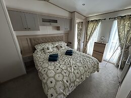 Craig Taravan Sleeps 4 With Private Decking